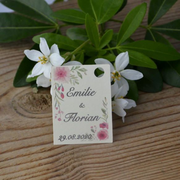 mariage - étiquette - cadeau invité - faire part - save the date - fleurs -papier ivoire