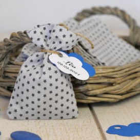 pochon gris étoile-etiquette nuage bleu-cadeau invité-bapteme-naissance-communion